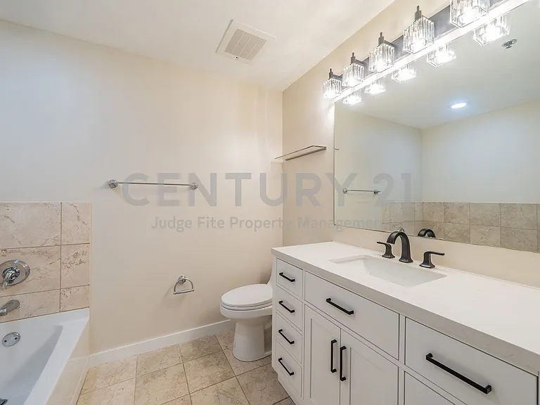 1200 Main St #506 — Photo 22
