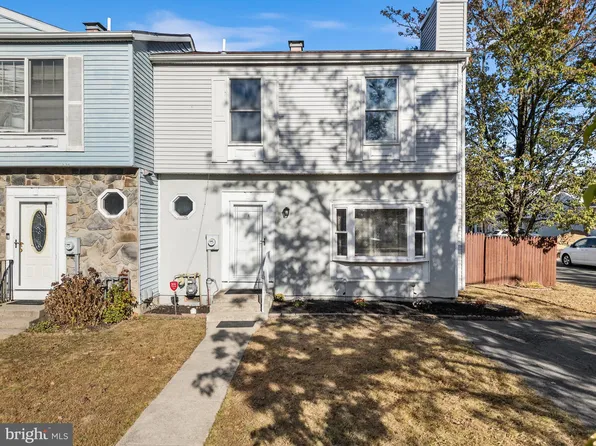 8 Colby Ct, Lawrence Township, NJ 08648