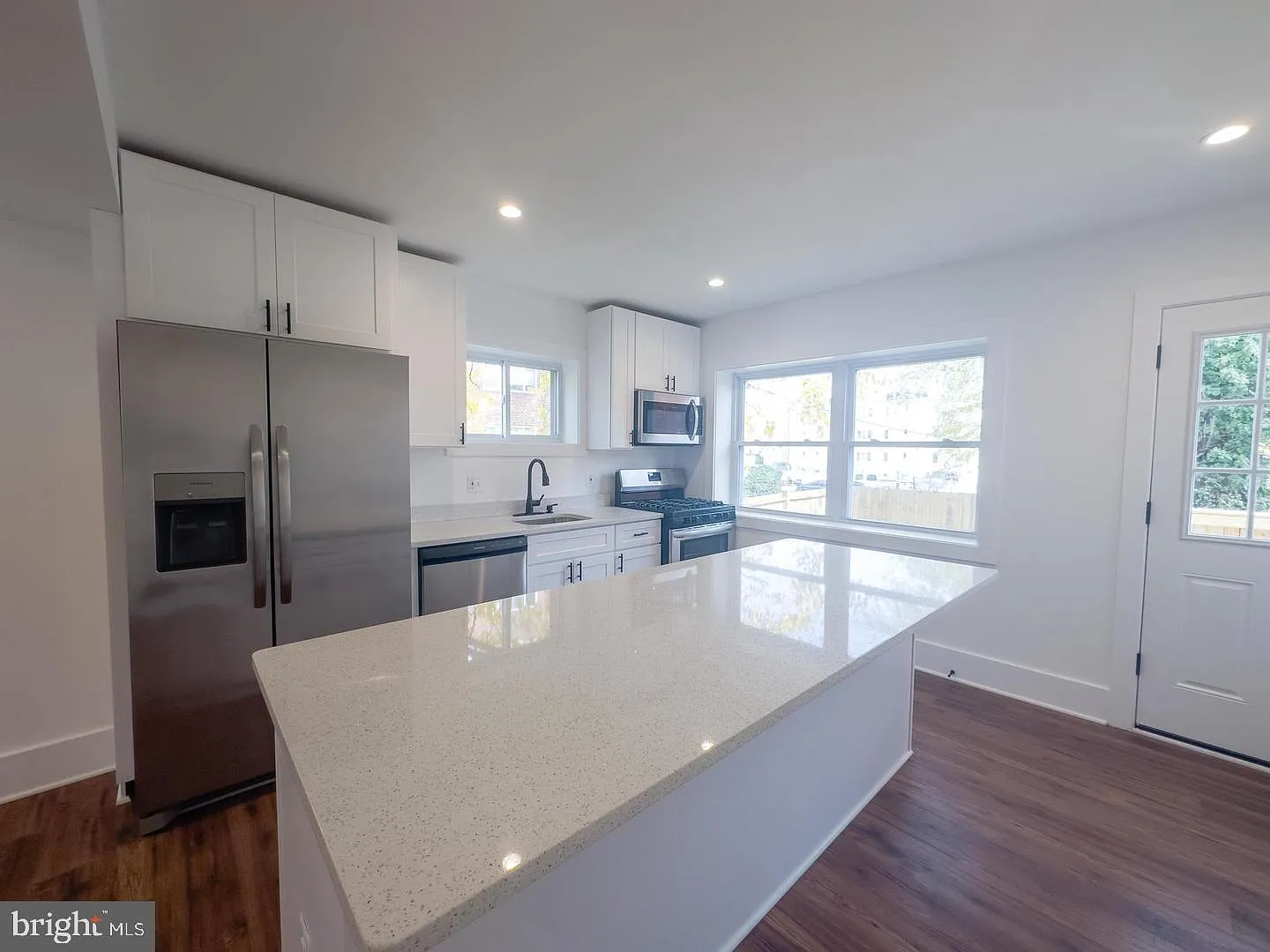 2 bed, 2.5 bath, 1368 sqft, $2,900 — Photo 4