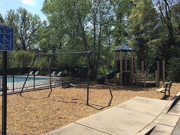 5th image of 604 Moorings Ave