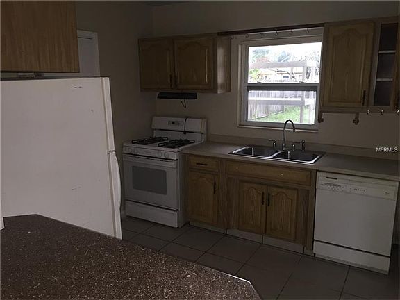 4th image of 5636 Burlington Ave N