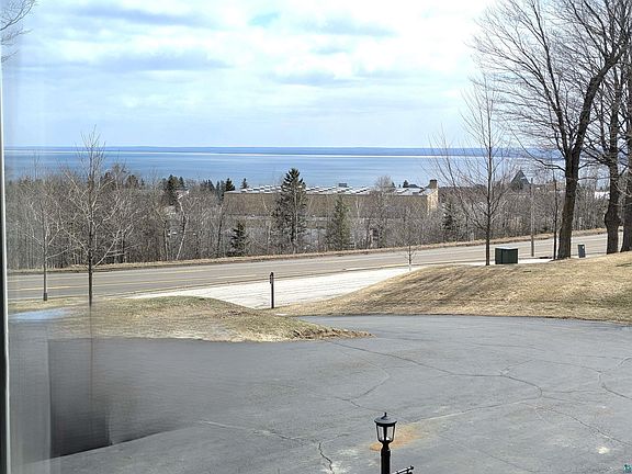 3rd image of 427 Wildwood Dr #427