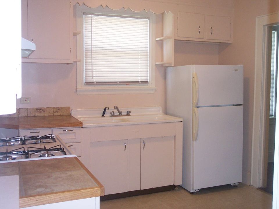 2nd image of 1401 Sherman Ave APT C