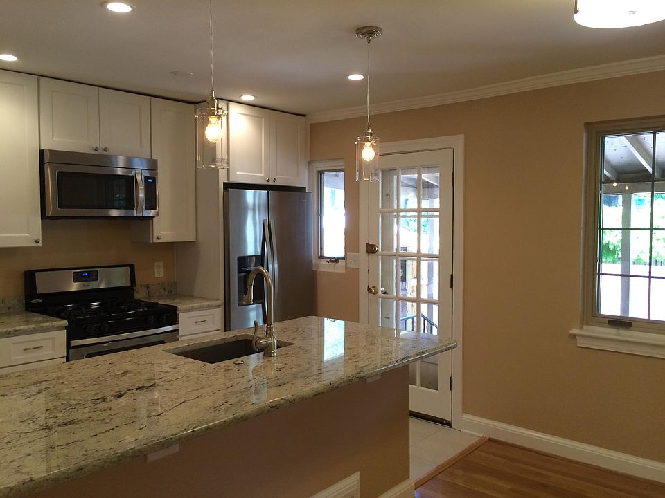 1st image of 703 Bashford Ln