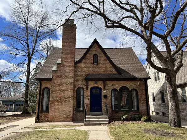 5729 North Bay Ridge AVENUE, Whitefish Bay, WI 53217