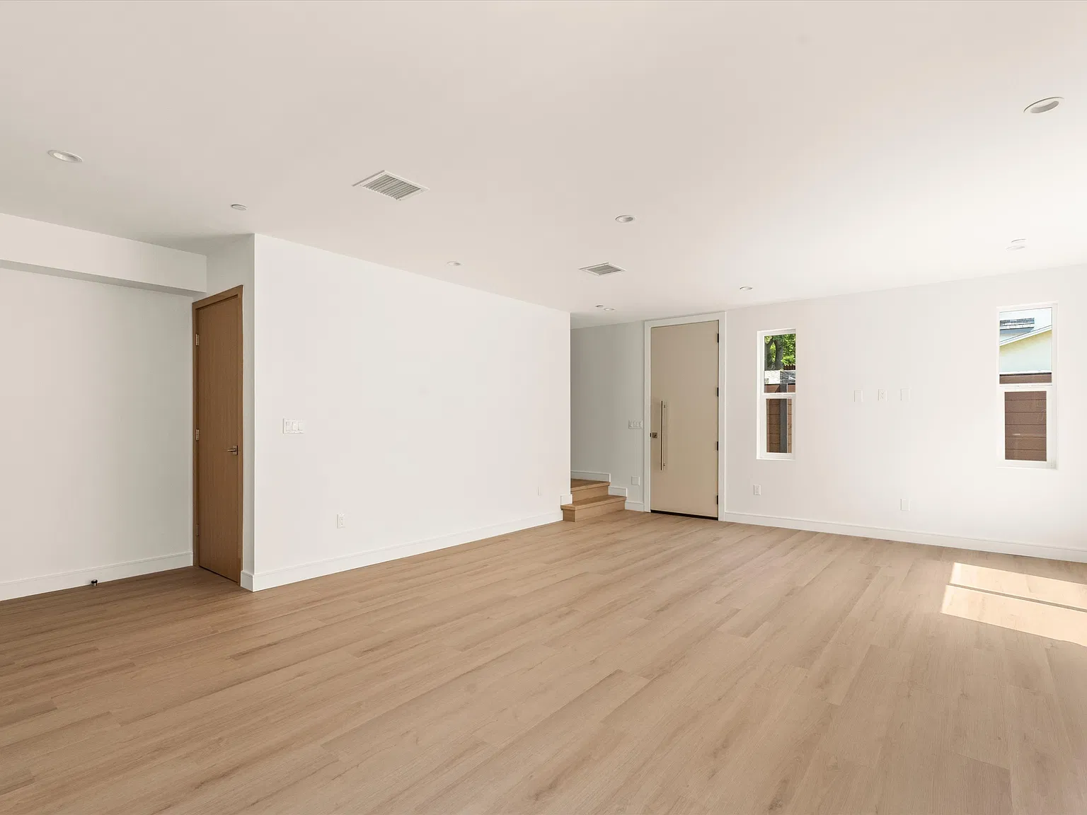 4 bed, 1533 sqft, $4,900 — Photo 2