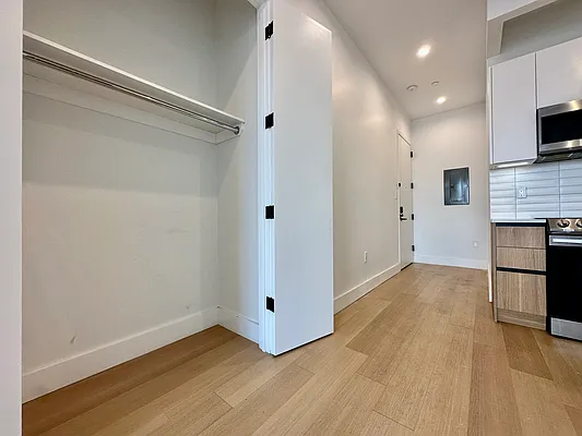 Rented by eRealty Advisors USA Inc | media 79