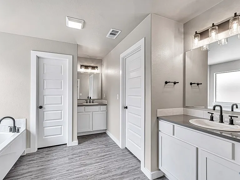 5910 Purtis Creek Dr — Photo 24