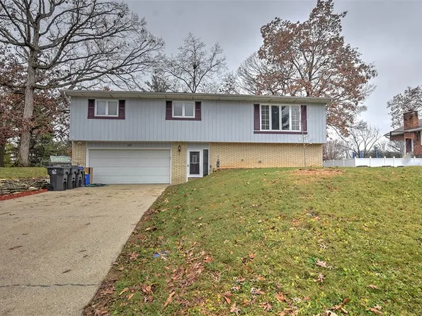 1135 Del Scott Ct, Mt Zion, IL 62549