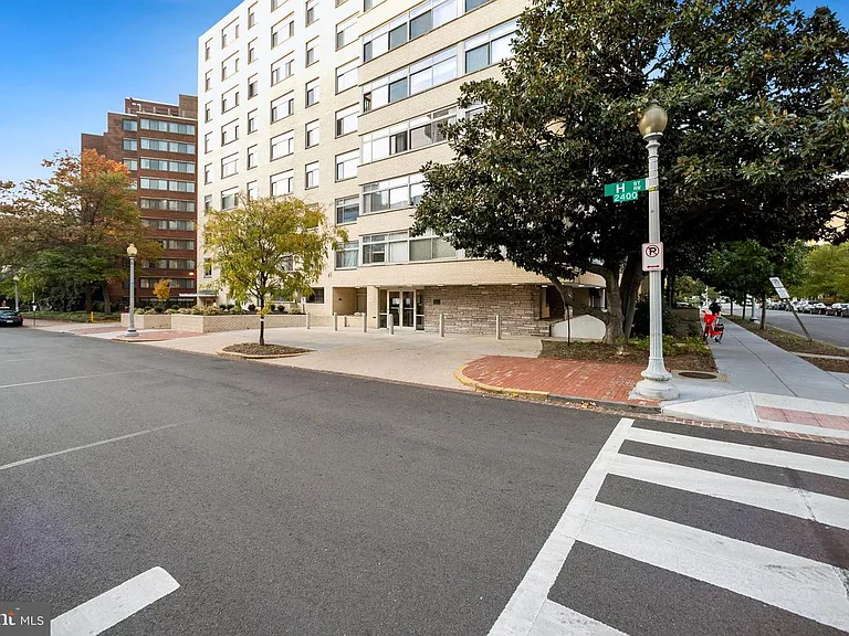 2401 Washington Cir NW #H-803 — Photo 28