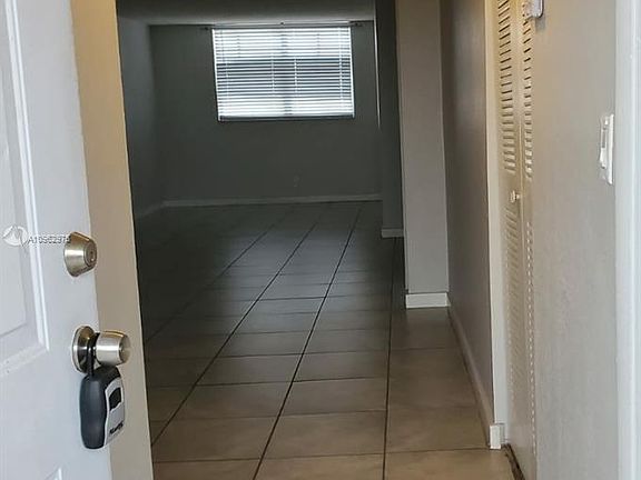 4th image of 2903 NE 163rd St APT 1002