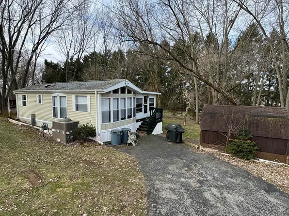 544 Glendale Dr, Edgerton, WI 53534