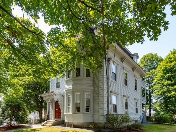 613-617 School St, Lowell, MA 01851