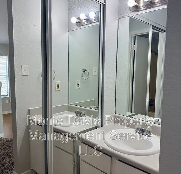 513 S Park Dr #301 — Photo 13