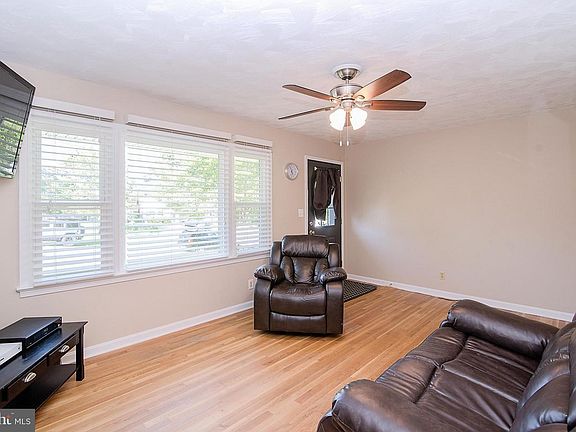 5th image of 219 Mount Pleasant Blvd