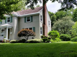 1556 Regent St, Niskayuna, NY 12309