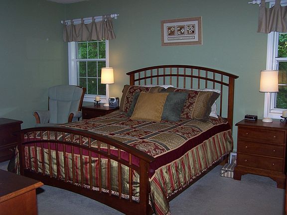 MASTER BEDROOM; MASTER BATH W/ GARDEN TUB 