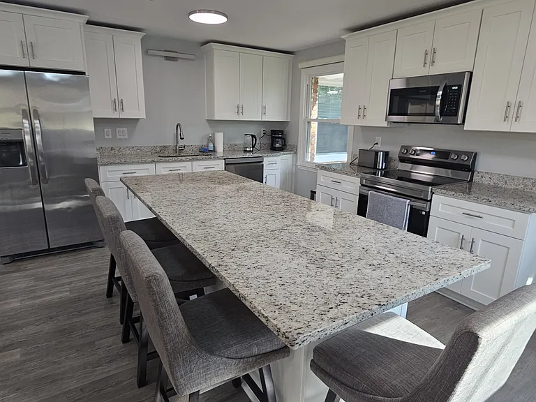 Beautiful Kitchen Island has 4 swivel seats