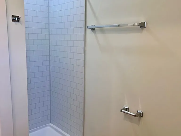 549 Albany Ave — Photo 10