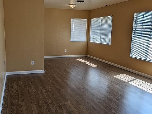 5th image of 124 Donna Ave