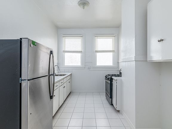 5th image of 2619 Mission St #23