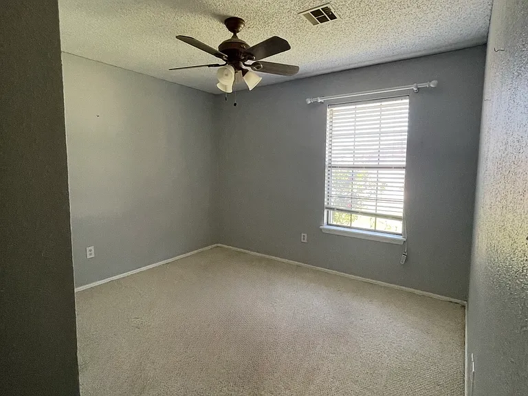 1712 N Aster Ave — Photo 8