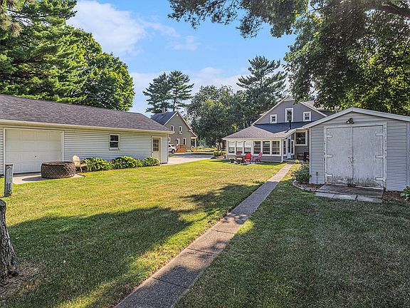 3rd image of 426 Morse St