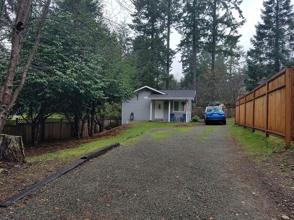 Remodeled spacious private guest house with vaulted ceilings and sky lights, all inclusive utilities, cable/internet.