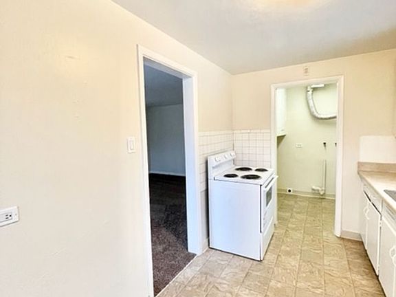 4th image of 3595 N Olive St