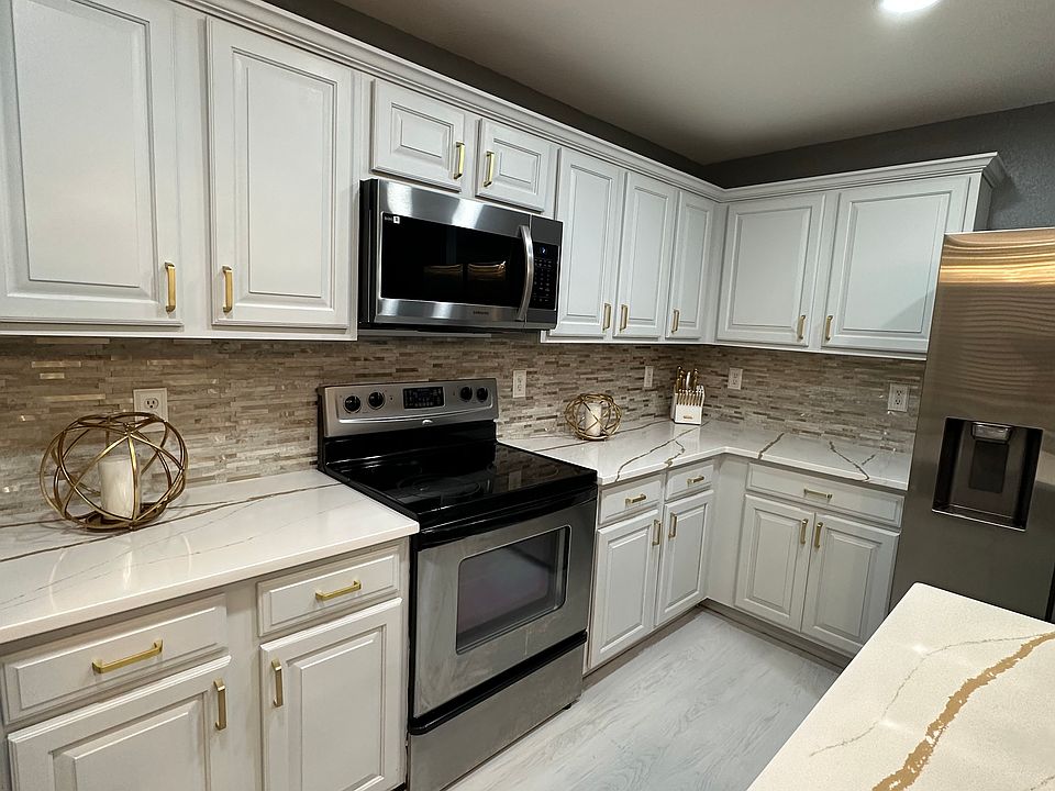 1st image of 2253 SW Portsmouth Ln