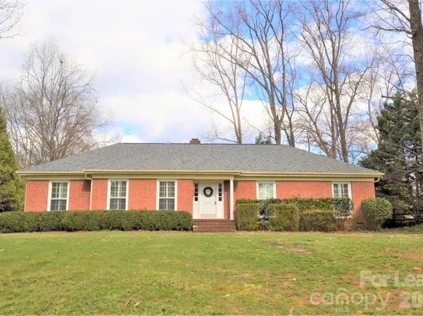 2409 Huntingtowne Farms Ln, Charlotte, NC 28210