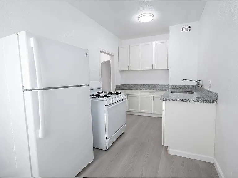 Avenal Apartments — Photo 2