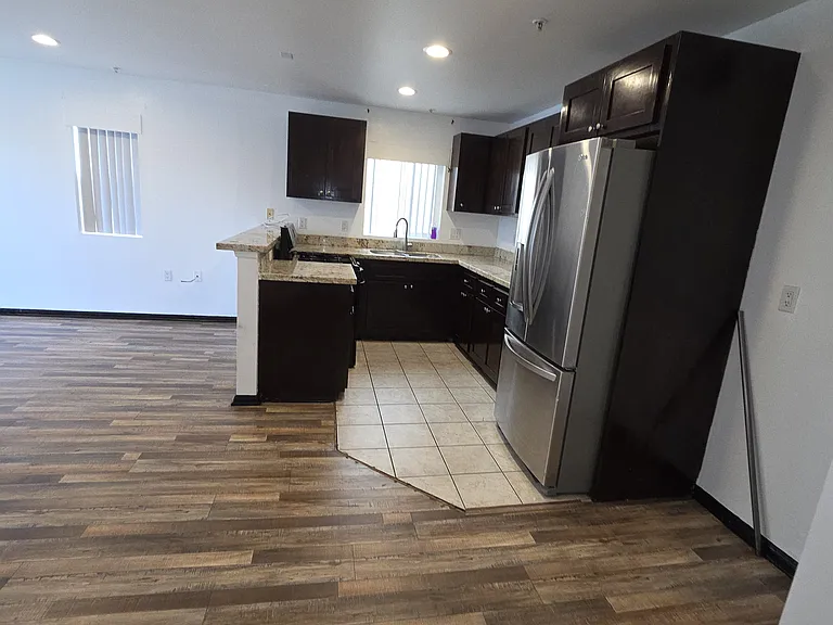 14537 Archwood St #301 — Photo 6