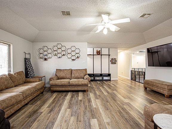 3rd image of 735 Willow Grove Rd