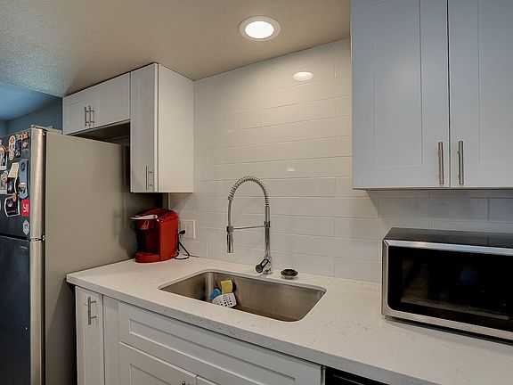 5th image of 4742 E Moreland St
