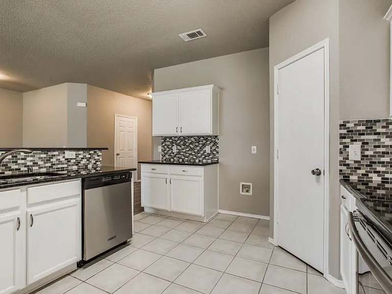 2405 Tailburton Ct — Photo 8