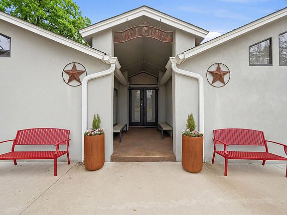 4th image of 140 Blackfoot Trl