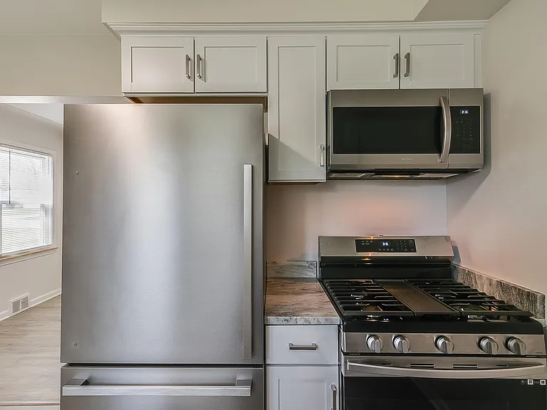 35099 Donnelly St — Photo 5