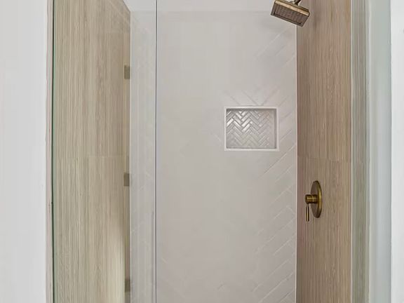 5th image of 646 Rutledge Ave Unit B