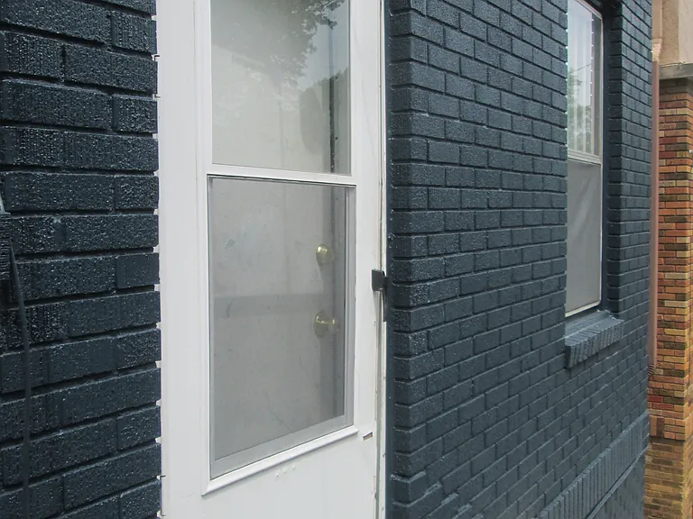 S 42nd St — Photo 37