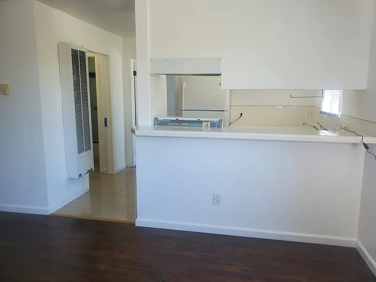 KITCHEN PENINSULA FOR SEATING