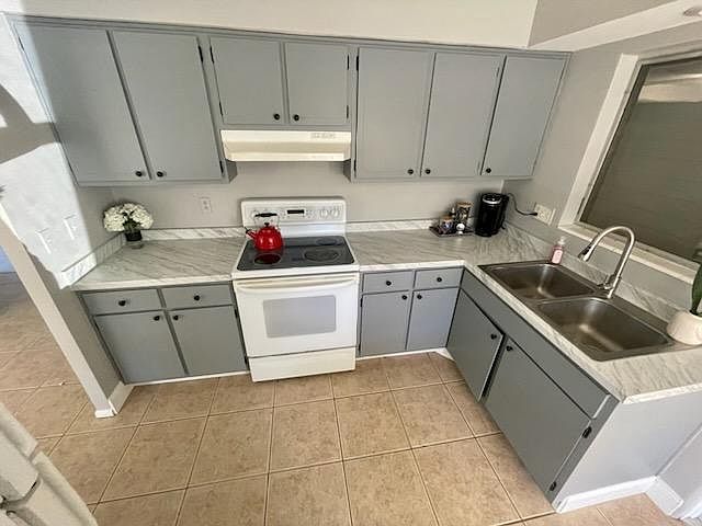 Kitchen has plenty of counter space