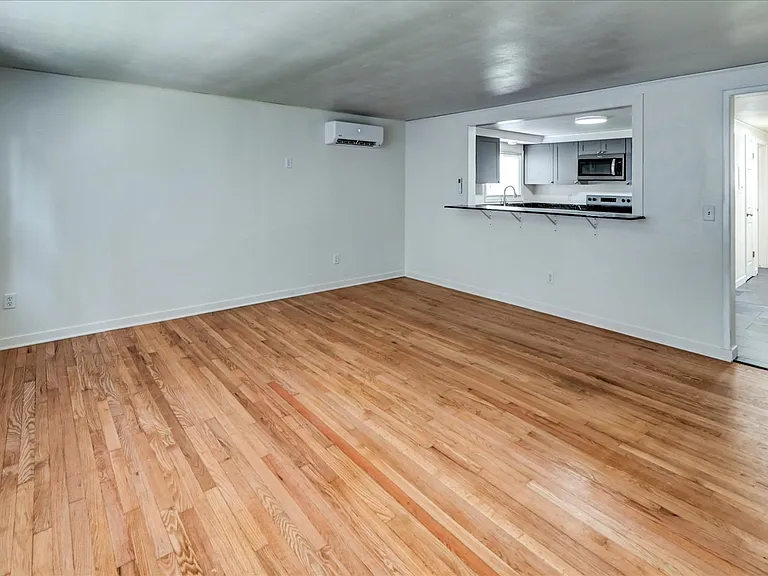1810 Lake Point Dr #4 — Photo 2