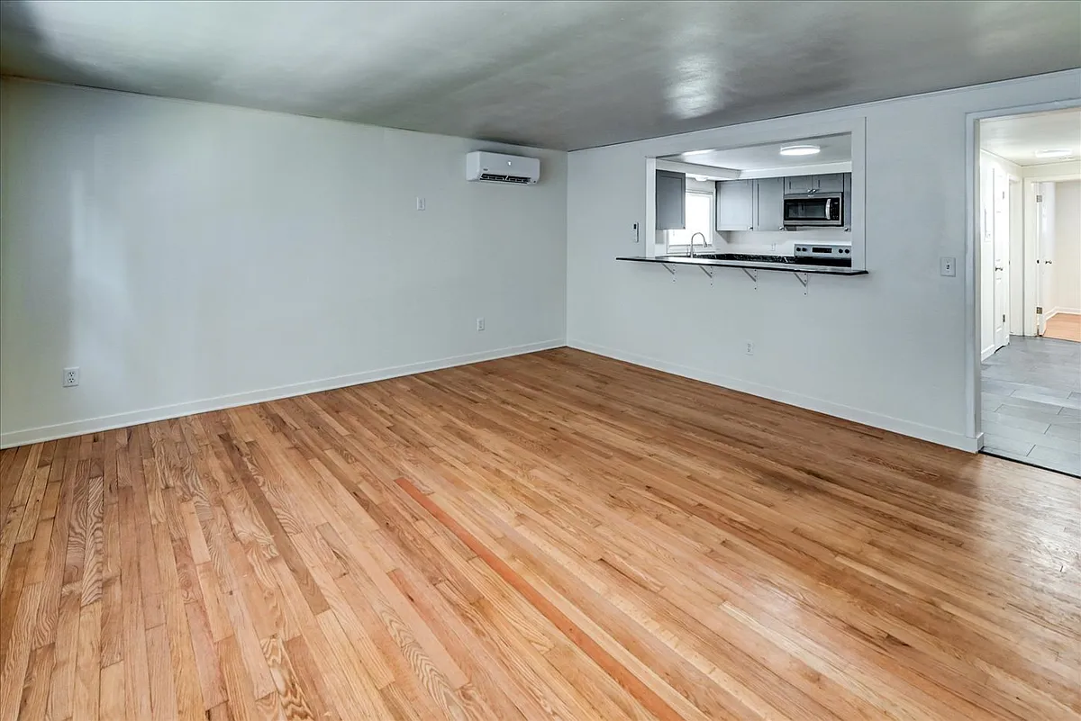 Building Photo - 1810 Lake Point Dr #4