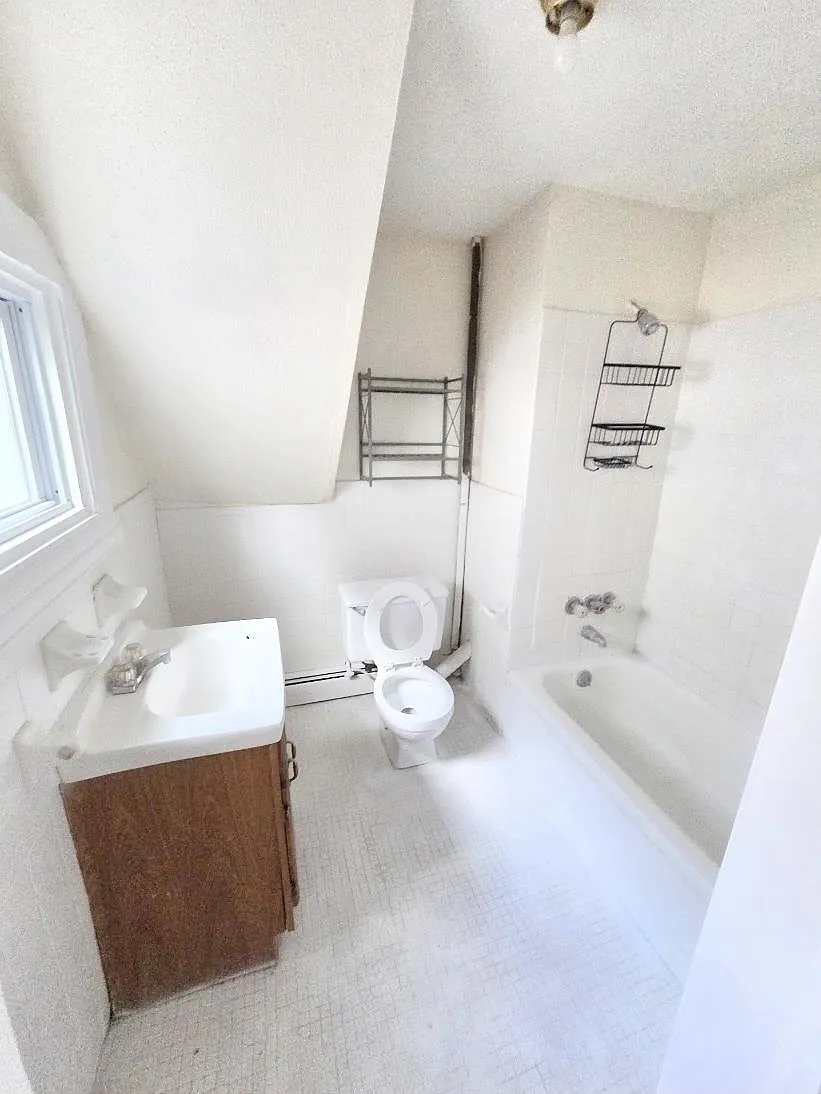 1 bed, 1.0 bath, $1,590 — Photo 4