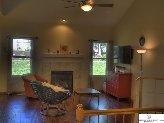 5th image of 610 Castle Pine Dr