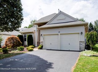 25 Gainsborough Ct, Manalapan, NJ 07726