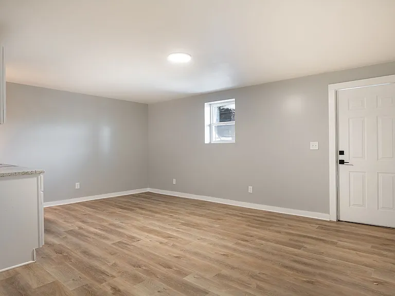 650 4th St NE #12 — Photo 4