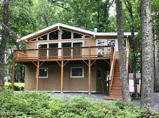 218 Washington Dr, Hawley, PA
