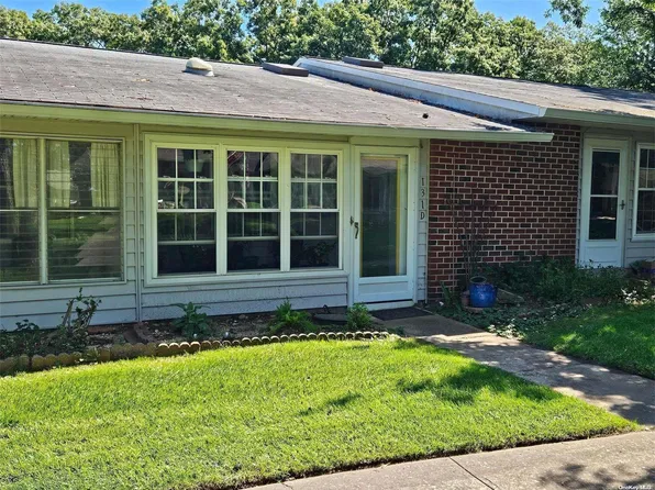 131D Eastbourne Court #131D, Ridge, NY 11961